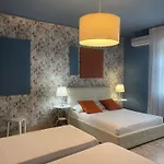 Central Suite Bed&Breakfast לינה וארוחת בוקר 3*