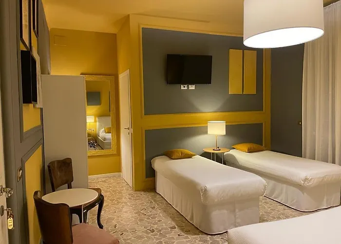 Central Suite Bed&Breakfast לינה וארוחת בוקר 3*